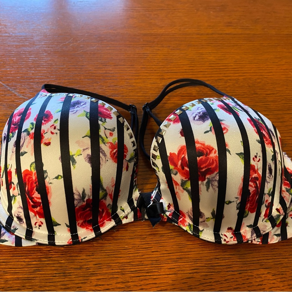 Victoria’s Secret very sexy bra